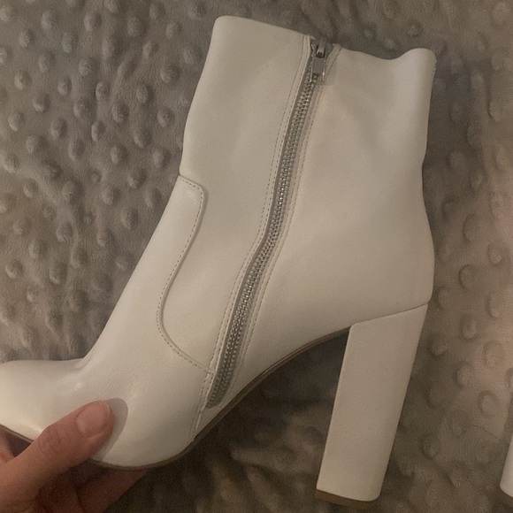 White leather upper Steve Madden heeled boots - Picture 5 of 12